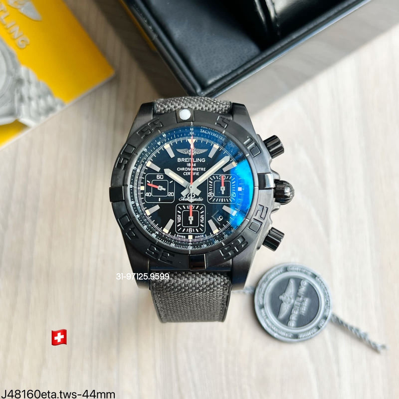 Breitling Avenger Blackbird - 44mm