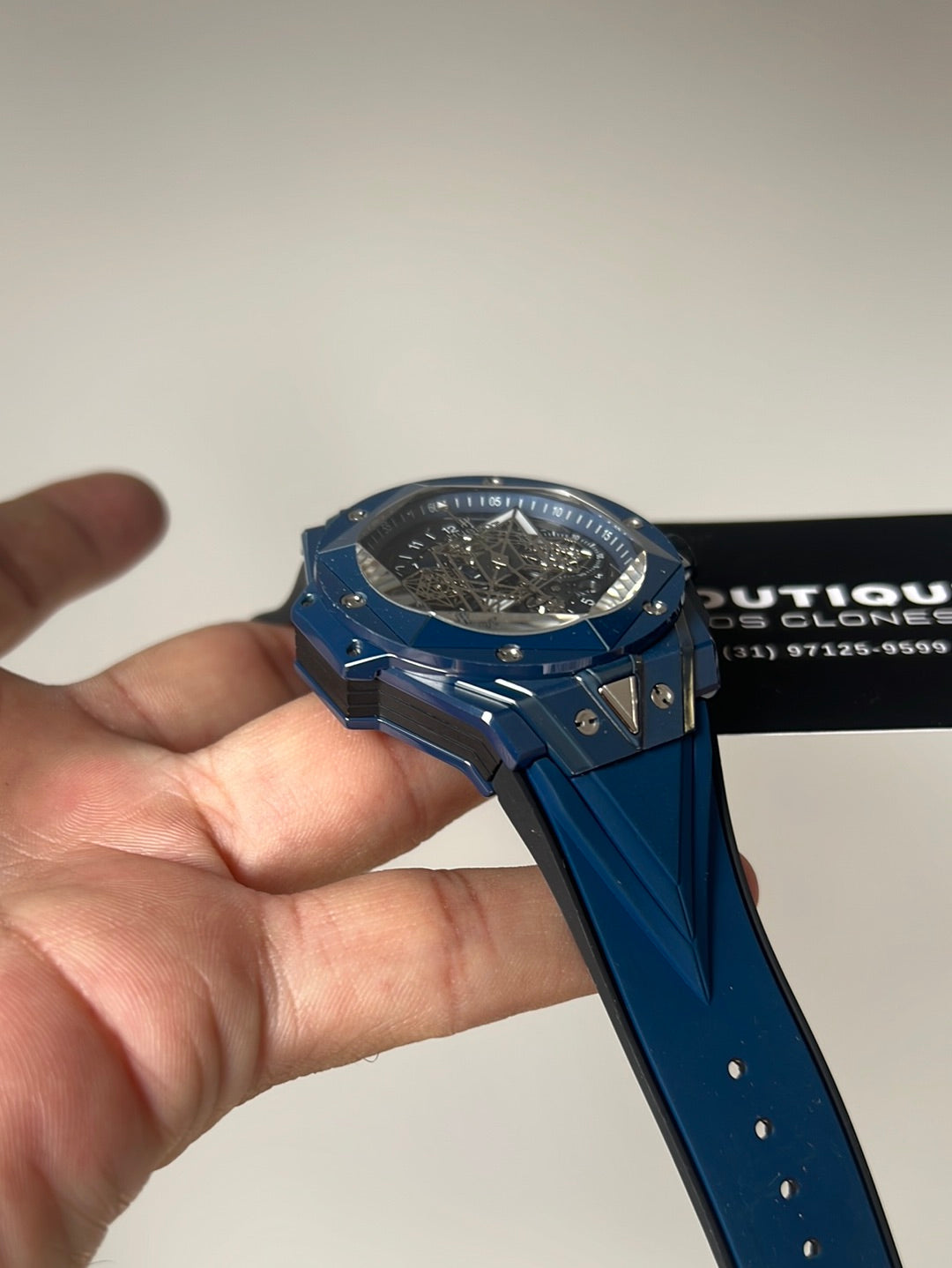 Hublot sang bleu